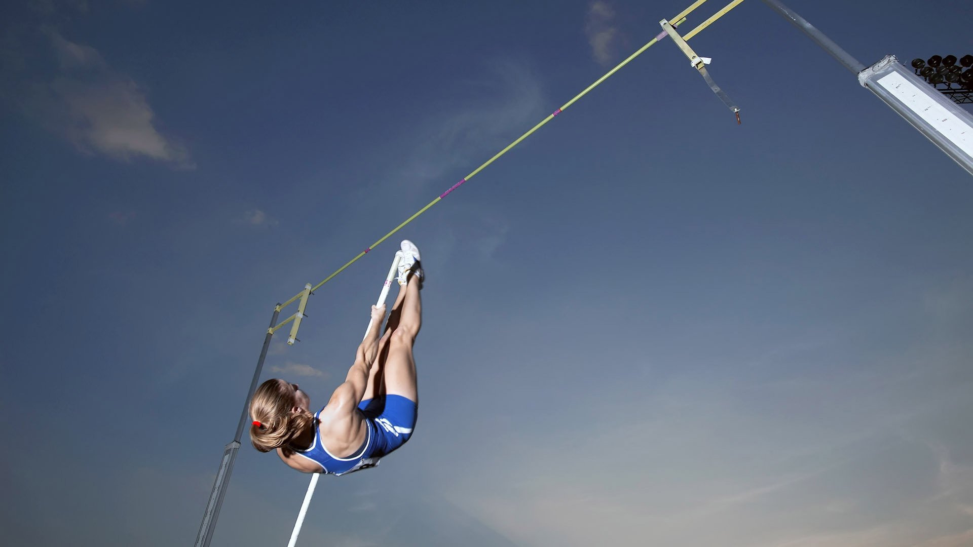 开云官网-冰火两重天，莫德里奇率皇马五连胜领跑，热刺主帅深陷下课危机，冰火两重天，皇马五连胜高歌猛进，热刺主帅帅位飘摇